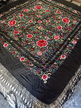 Manton de Manila Negro Bordado Flores
