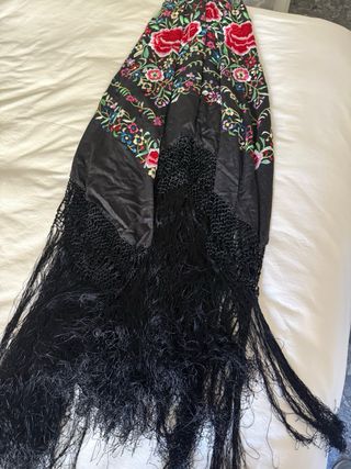 Manton de Manila Negro Bordado Flores
