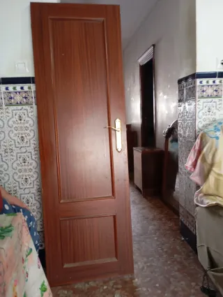 Puerta madera maciza