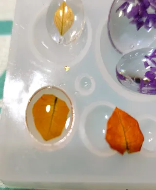 Pendientes con hoja natural dorados