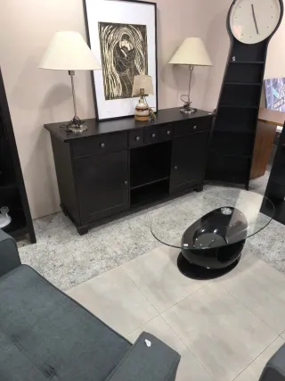Mueble de madera negro