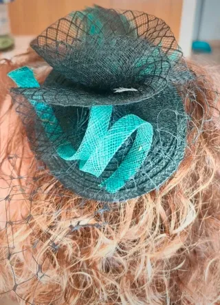 Tocado de fiesta mujer verde y turquesa