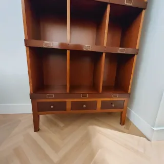 Estantería de madera maciza preciosa