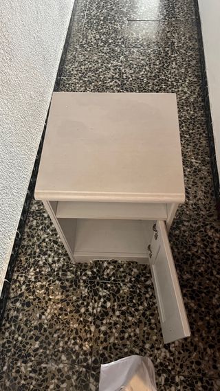 Mesita de noche beige/gris de madera