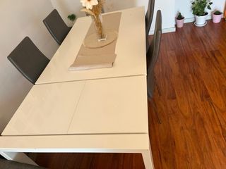 Mesa comedor blanca con 4 sillas