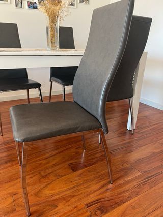 Mesa comedor blanca con 4 sillas