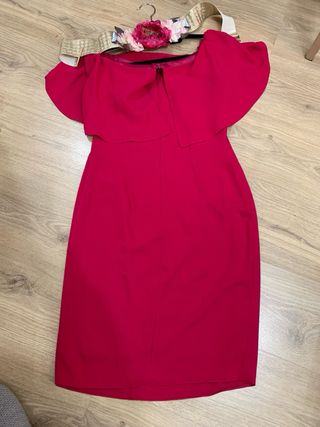 Vestido fucsia midi con cinturón floral