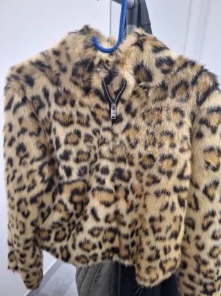 Pelliccia leopardata con zip