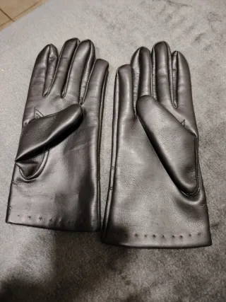 Guantes de cuero negros