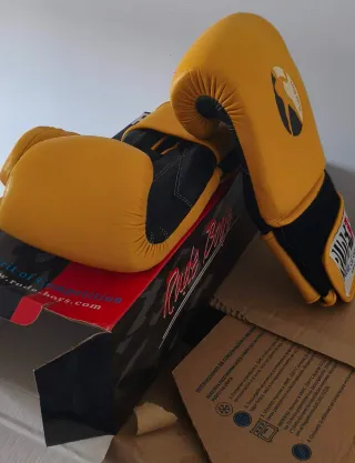 Guantes de Boxeo Rude Boys + Secador