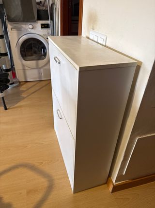 Zapatero blanco con dos compartimentos caben 8 zap