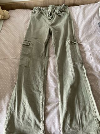 Pantalón cargo Zara verde oliva T.164