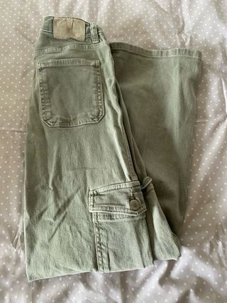 Pantalón cargo Zara verde oliva T.164