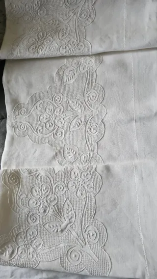 Sábana/Lenzuolo in lino ricamato a mano