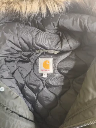 Chaqueta verde con capucha