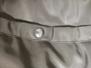 Chaqueta verde con capucha