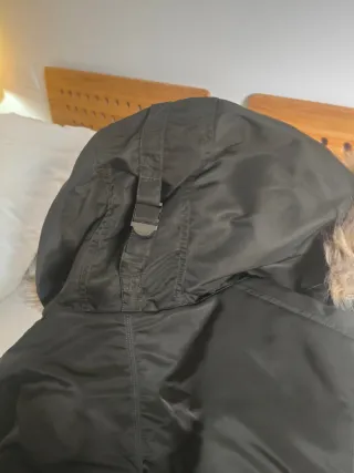 Chaqueta verde con capucha