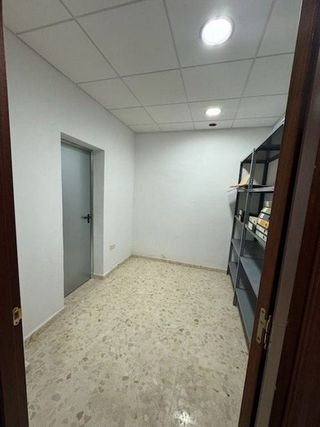 Local comercial en venta en Gamarra - La Trinidad en Málaga