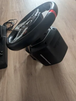 Thrustmaster T248 Volante y Pedales.