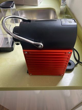 Cafetera Nespresso Roja