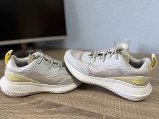Zapatillas Lacoste grises y blancas