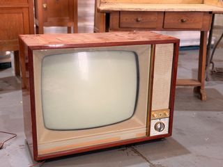 Lote Antigüedades:Máquina Escribir, Radio, TV, etc