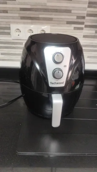 Freidora de aire Techwood negra