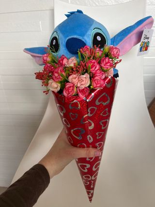 Peluche Stitch con Ramo de Rosas