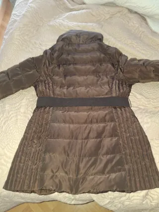 Abrigo plumas largo marrón