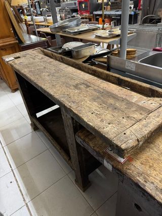 Banco de trabajo antiguo de madera