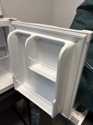 Nevera pequeña OK.