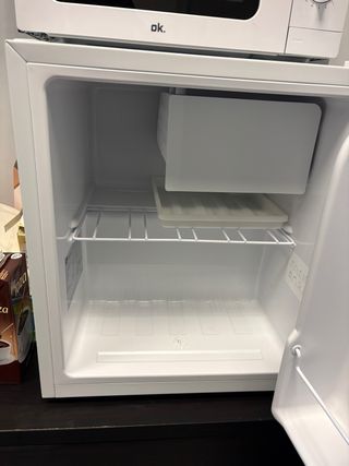 Nevera pequeña OK.