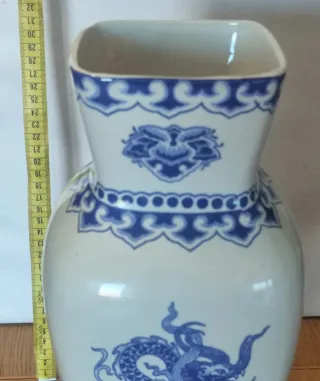 Jarrón Chino Dragón Azul y Blanco Dinastía Ming