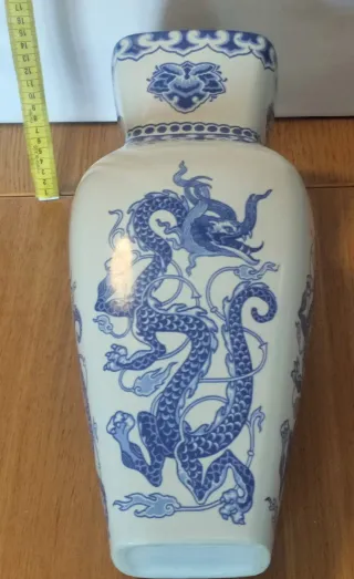 Jarrón Chino Dragón Azul y Blanco Dinastía Ming