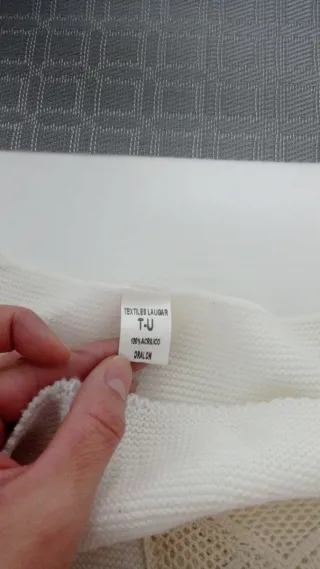 Toquilla bebé con encaje y lazo