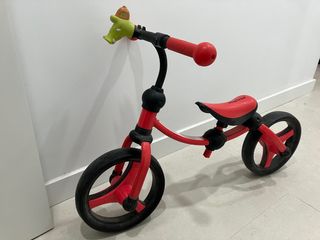 Bicicleta Smartrike sin pedales roja
