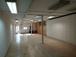 Nave industrial en alquiler en Segle XX en Terrassa