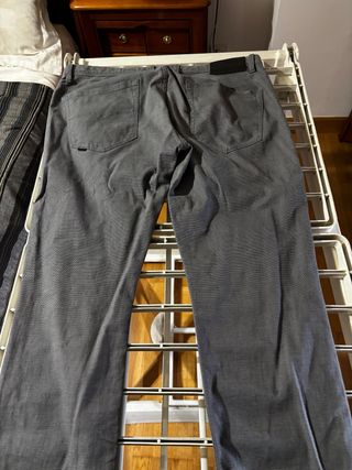 Pantalones grises