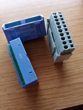 Regleta enchufable gris