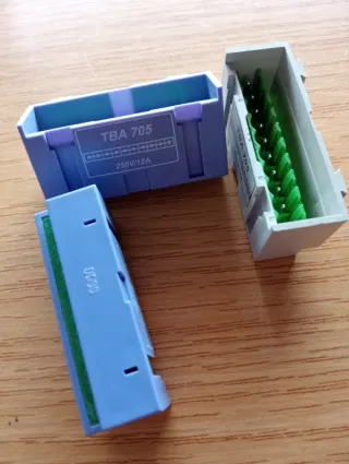 Regleta enchufable gris