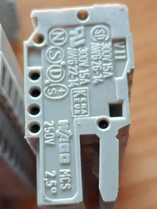 Regleta enchufable gris