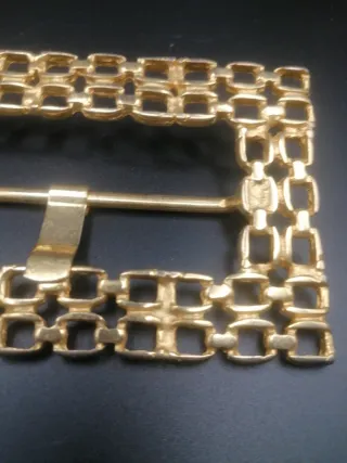 Fibbia vintage metallo dorato design a maglie