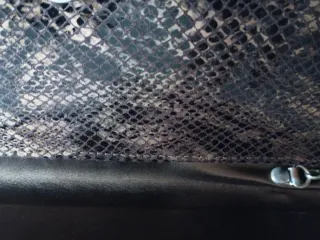 Bolso de fiesta marrón y dorado