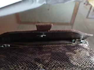 Bolso de fiesta marrón y dorado