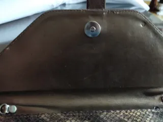 Bolso de fiesta marrón y dorado