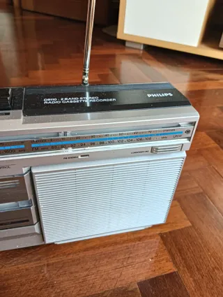 Radio Cassette Philips Plata y Negro. Vintage.