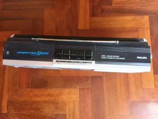 Radio Cassette Philips Plata y Negro. Vintage.