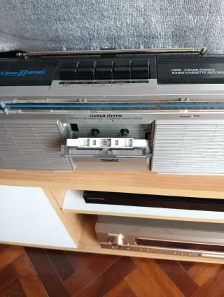 Radio Cassette Philips Plata y Negro. Vintage.