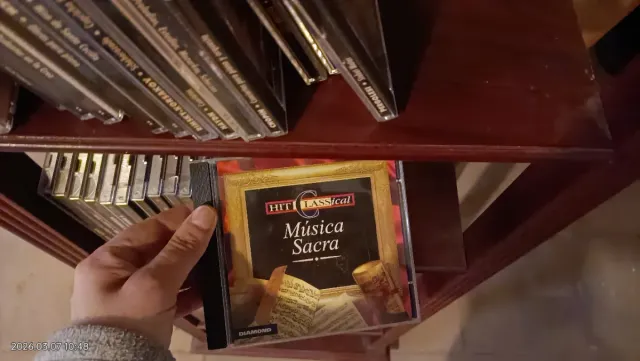 Colección música clasica Mueble y CDs