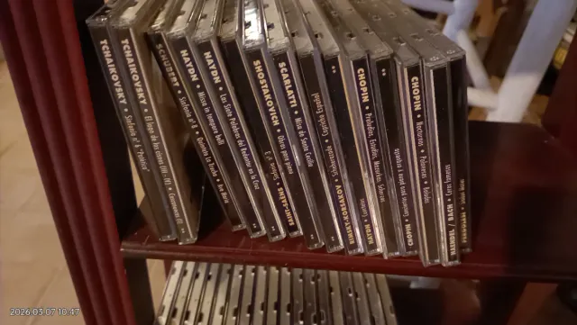 Colección música clasica Mueble y CDs